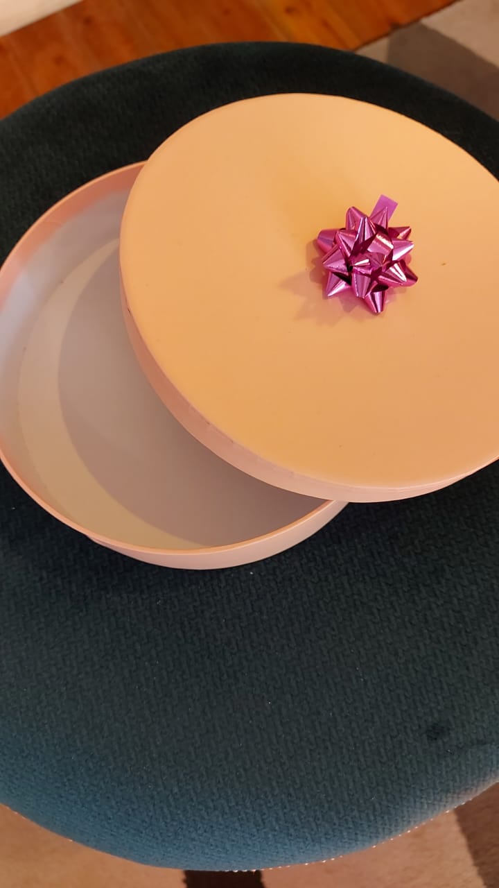 Round Pink Box Presents CocoBee Shop