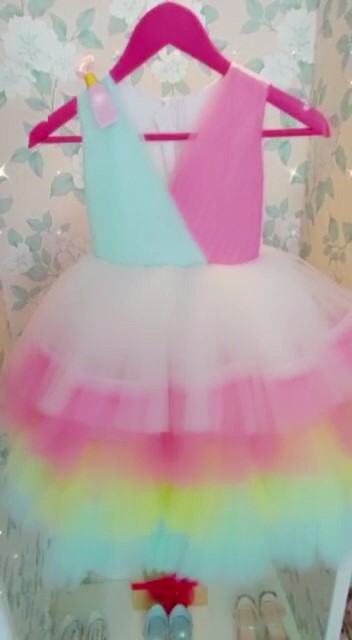 03 – Three colors dress_Moment1