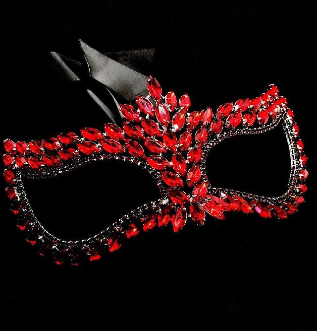 cocobee-Masquerade Venetian Red Rhinestone Mask-1