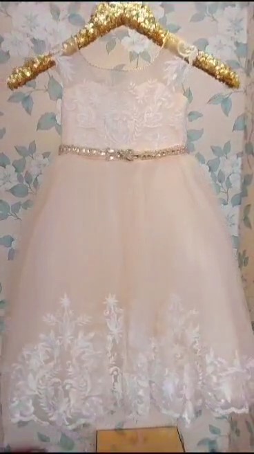 cocobee-Elegant Lace Peach Princess Nicole Gown_Moment